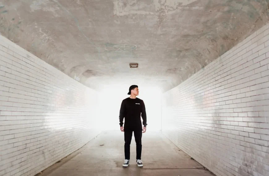 Longsleeve Carhartt to must-have każdego streetwearowca. Dlaczego?