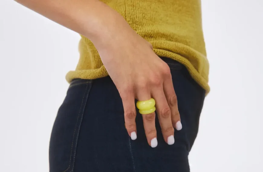 Pierścionek jako akcent stylizacji – jak dobrać biżuterię do pracy, na randkę i na wieczorne wyjście?