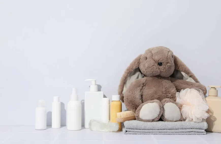 Mikrobiom skóry dziecka. Jakich kosmetyków używać, by nie zniszczyć naturalnej odporności?