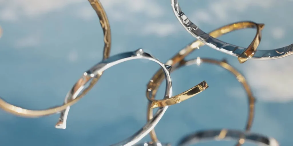 Arm party, czyli jak nosić kilka bransoletek na jednym nadgarstku?